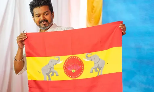 Vijay New party :   పార్టీ జెండా ఆవిష్కరించిన విజయ్ Vijay New party :   పార్టీ జెండా ఆవిష్కరించిన విజయ్