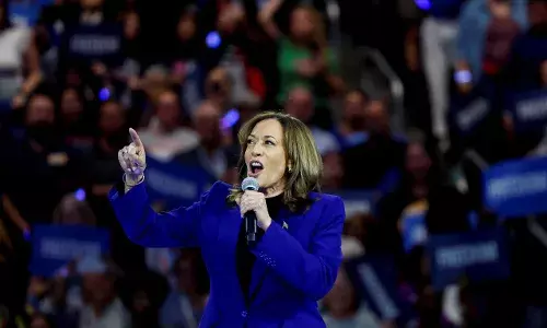 Kamala Harris : కమలా హారిస్ నామినేషన్ ఆమోదం Kamala Harris : కమలా హారిస్ నామినేషన్ ఆమోదం