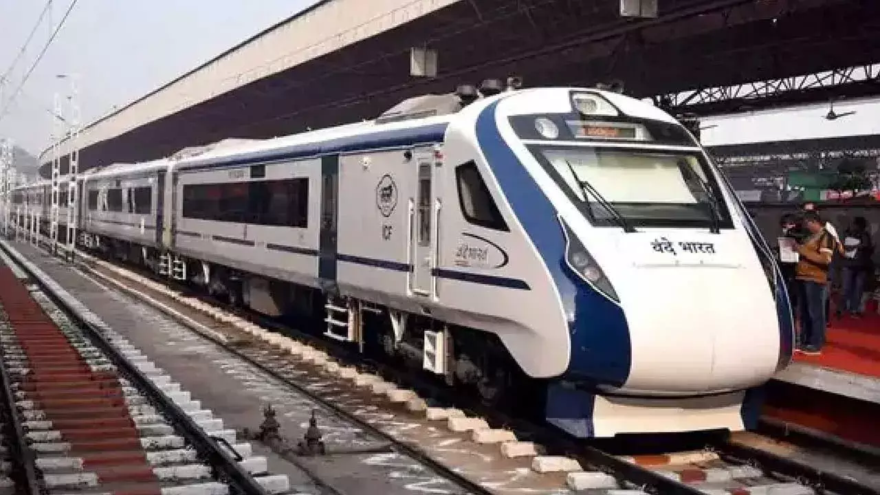 AP : ఏపీకి రైల్వే గుడ్ న్యూస్.. ఏలూరులో ఆగనున్న వందే భారత్ ఎక్స్ ప్రెస్ AP : ఏపీకి రైల్వే గుడ్ న్యూస్.. ఏలూరులో ఆగనున్న వందే భారత్ ఎక్స్ ప్రెస్