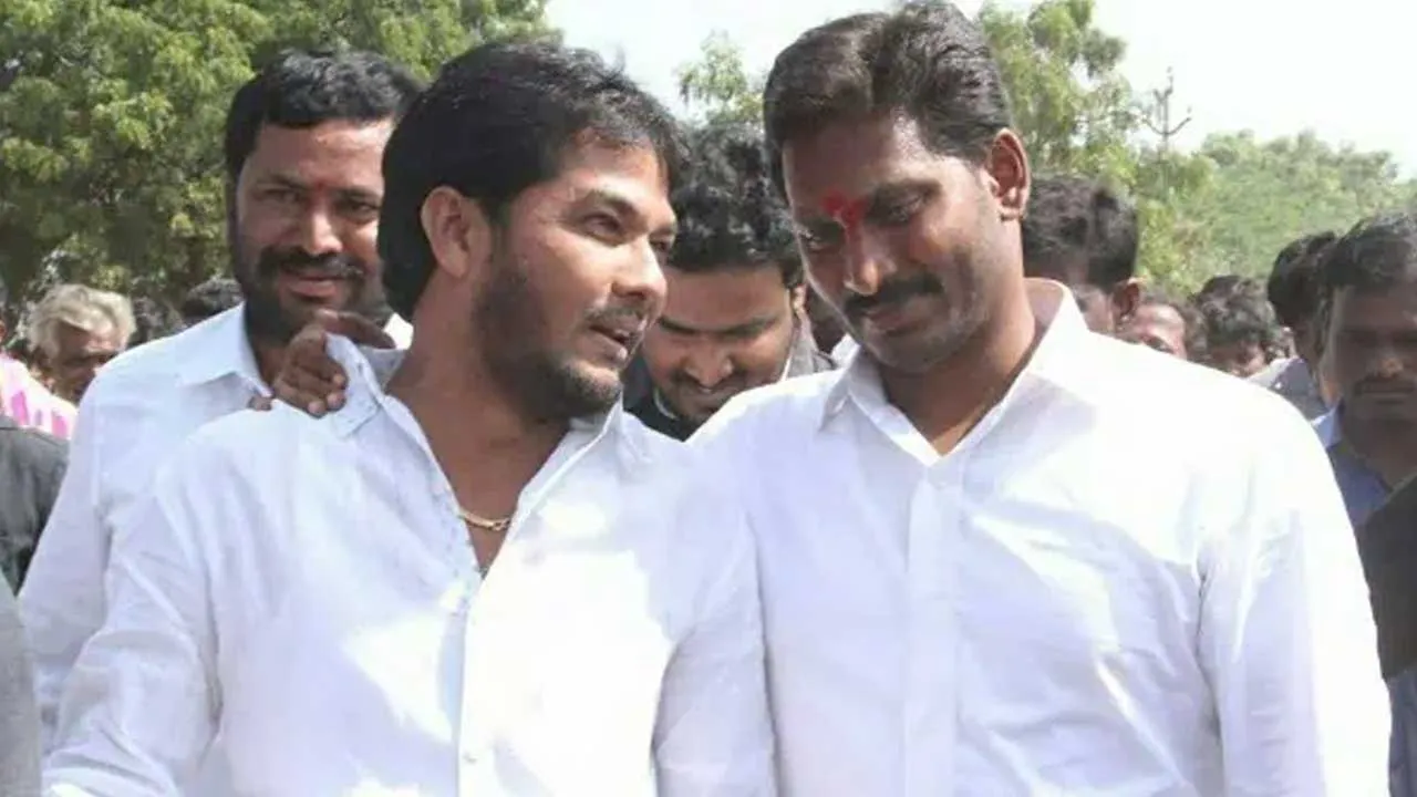 AP : ఎమ్మెల్సీ అనంతబాబు న్యూడ్ వీడియో ఇష్యూలో ట్విస్ట్ AP : ఎమ్మెల్సీ అనంతబాబు న్యూడ్ వీడియో ఇష్యూలో ట్విస్ట్