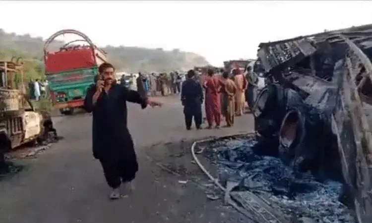 Pakistan: బస్సుపై ఉగ్రదాడి.. 23 మంది ప్రయాణీకులు మృతి.. Pakistan: బస్సుపై ఉగ్రదాడి.. 23 మంది ప్రయాణీకులు మృతి..