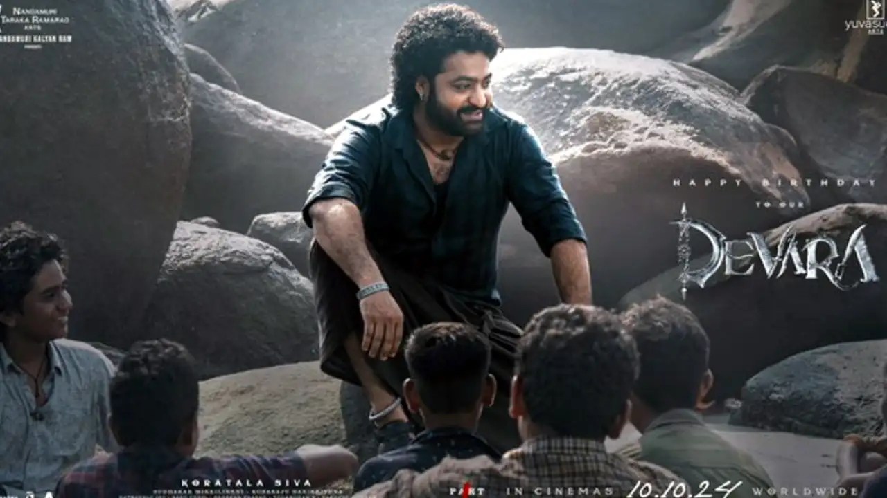 NTR Devara : అర్థరాత్రి నుంచే దేవర అరాచకం NTR Devara : అర్థరాత్రి నుంచే దేవర అరాచకం