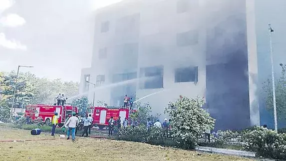 AP: నిర్లక్ష్యమే పేలుడుకు కారణమా..? AP: నిర్లక్ష్యమే పేలుడుకు కారణమా..?