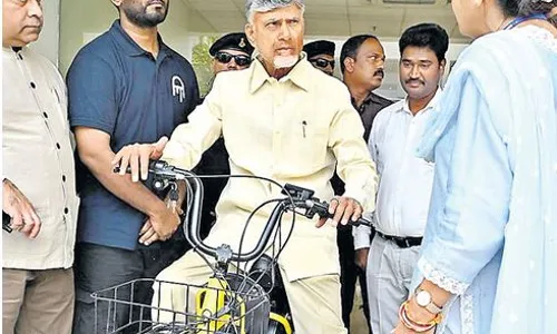 CBN: డ్వాక్రా మహిళలకు, విద్యార్థలకు విద్యుత్ సైకిళ్లు CBN: డ్వాక్రా మహిళలకు, విద్యార్థలకు విద్యుత్ సైకిళ్లు