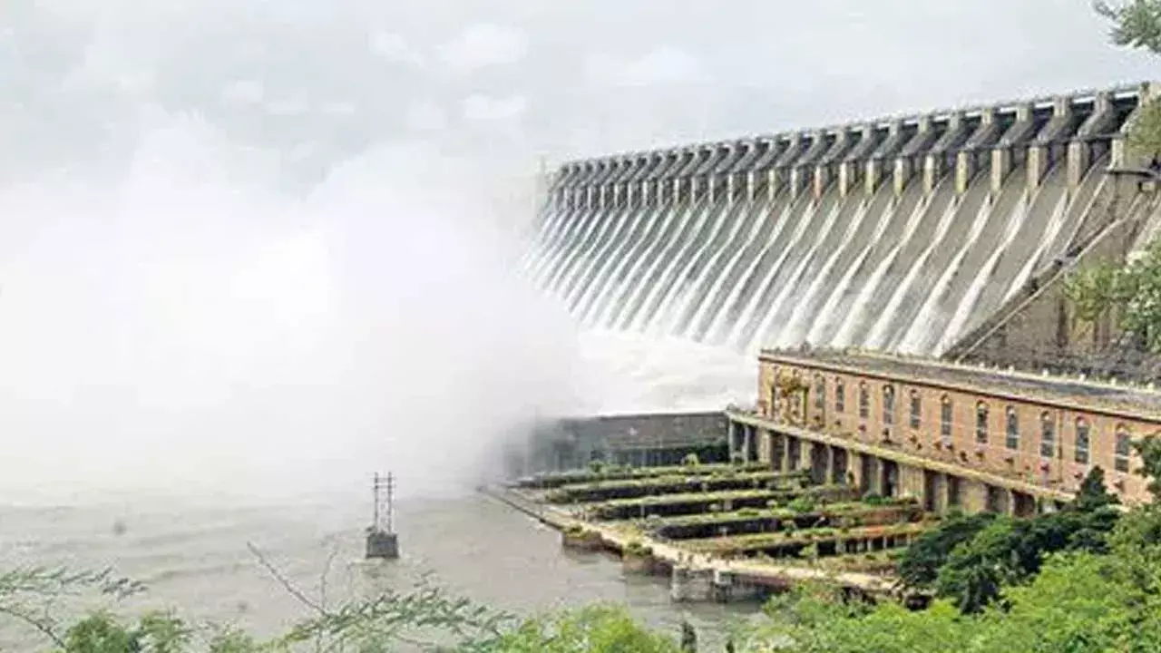 Farmers : సాగర్ నీళ్ల కోసం రైతుల ఆందోళన Farmers : సాగర్ నీళ్ల కోసం రైతుల ఆందోళన