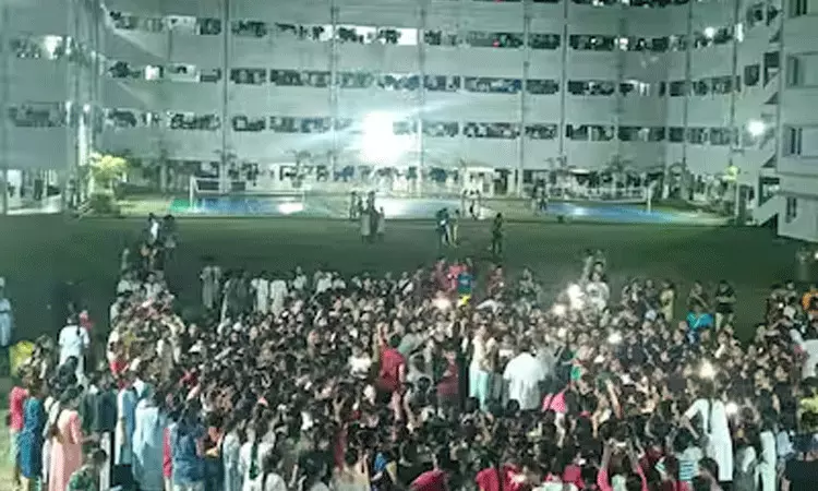 AP Engineering College: బాలికల వాష్ రూమ్ లో హిడెన్ కెమెరా.. 300 వీడియోలు లీక్.. AP Engineering College: బాలికల వాష్ రూమ్ లో హిడెన్ కెమెరా.. 300 వీడియోలు లీక్..