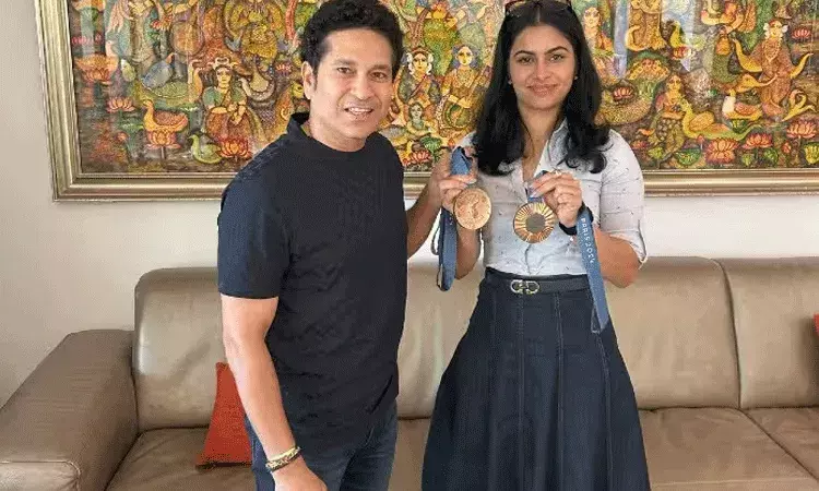 సచిన్ ను కలిసిన పారిస్ ఒలింపిక్స్ విజేత మను భాకర్.. సచిన్ ను కలిసిన పారిస్ ఒలింపిక్స్ విజేత మను భాకర్..