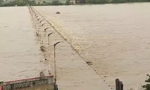 Munneru Floods : మున్నేరు వాగు మహోగ్రరూపం Munneru Floods : మున్నేరు వాగు మహోగ్రరూపం