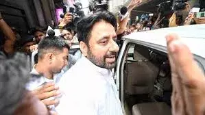MLA Amanatullah Khan: అనుమానం నిజం అయ్యింది. ఆప్ ఎమ్మెల్యే అరెస్ట్ MLA Amanatullah Khan: అనుమానం నిజం అయ్యింది. ఆప్ ఎమ్మెల్యే అరెస్ట్