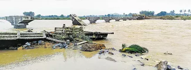 Telangana Rains:  పెల్లుబికిన ‘మున్నేరు’ కన్నీరు