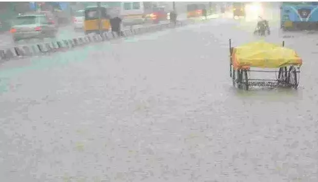 AP: విజయవాడలో మళ్లీ వర్షం AP: విజయవాడలో మళ్లీ వర్షం