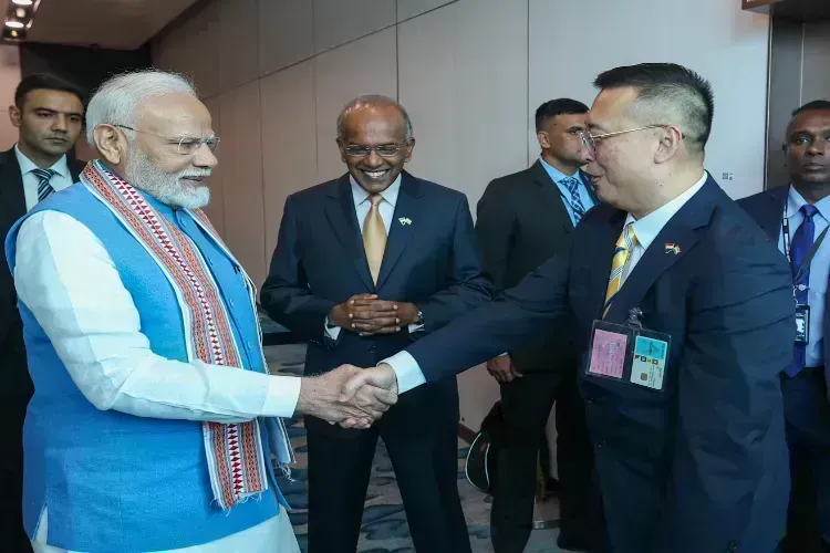 PM Modi: సింగపూర్లో ప్రధానికి  ఘన స్వాగతం.. PM Modi: సింగపూర్లో ప్రధానికి  ఘన స్వాగతం..