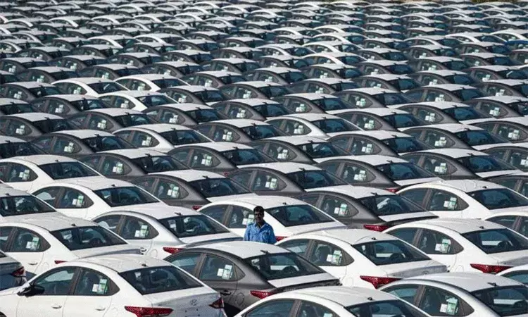 వర్షాలు, వరదలు.. కార్లు కొనేవాళ్లు లేరు.. పడిపోయిన వాహన అమ్మకాలు వర్షాలు, వరదలు.. కార్లు కొనేవాళ్లు లేరు.. పడిపోయిన వాహన అమ్మకాలు