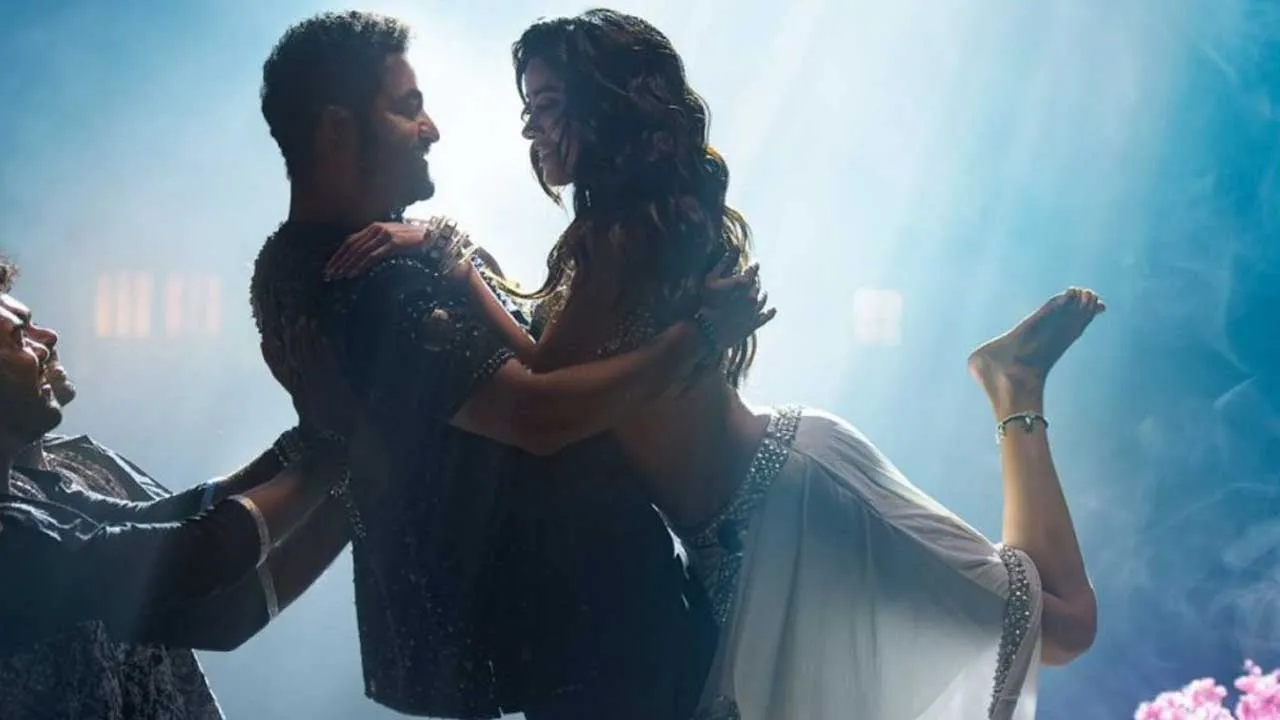 Devara Song : దేవర సాంగ్పై దారుణమైన ట్రోల్స్.. మండిపోతున్న ఫ్యాన్స్ Devara Song : దేవర సాంగ్పై దారుణమైన ట్రోల్స్.. మండిపోతున్న ఫ్యాన్స్