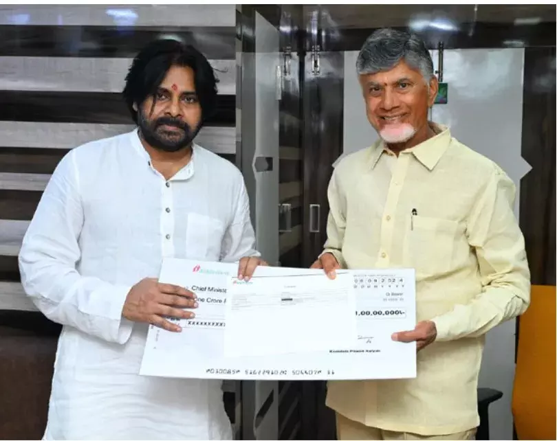 AP: ముఖ్యమంత్రికి రూ. కోటి చెక్కు అందించిన ఉప ముఖ్యమంత్రి