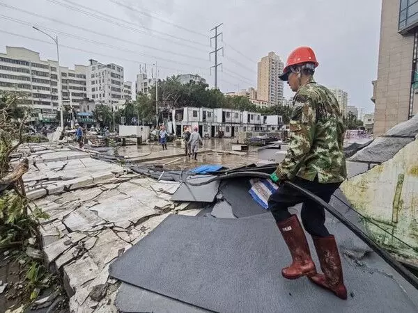 Typhoon Yagi Wreaks: చైనాలో బీభత్సం సృష్టిస్తున్న యాగీ తుఫాను Typhoon Yagi Wreaks: చైనాలో బీభత్సం సృష్టిస్తున్న యాగీ తుఫాను