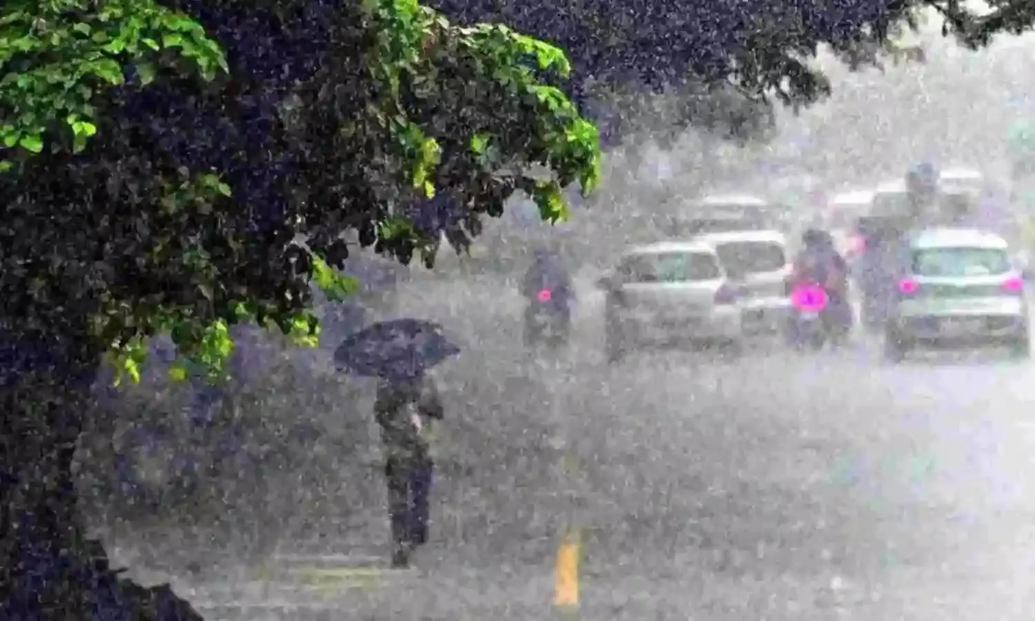 RAINS: ఉత్తరాంధ్రను వణికిస్తున్న వాయు గండం RAINS: ఉత్తరాంధ్రను వణికిస్తున్న వాయు గండం