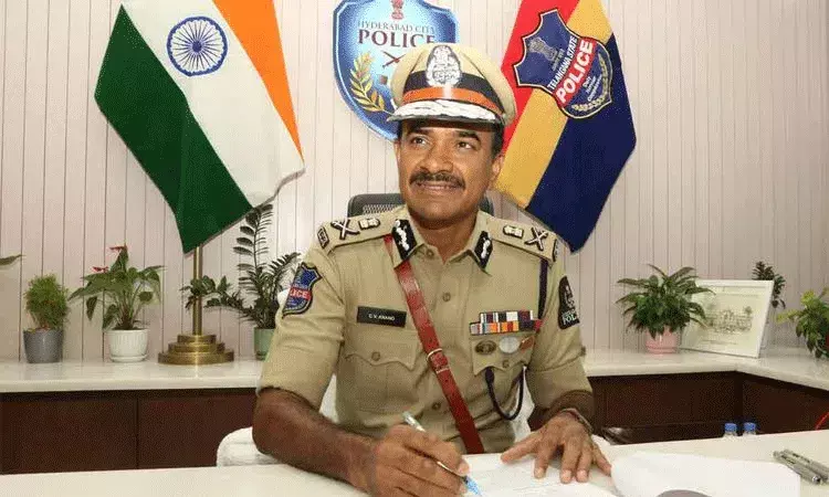 హైదరాబాద్ పోలీస్ కమీషనర్ గా సీవీ ఆనంద్ రెండోసారి బాధ్యతలు హైదరాబాద్ పోలీస్ కమీషనర్ గా సీవీ ఆనంద్ రెండోసారి బాధ్యతలు