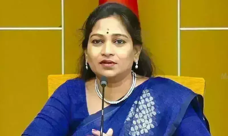 Anitha: ఏపీలో విధ్వంసం సృష్టించడానికి బోట్లతో జగన్ కుట్ర Anitha: ఏపీలో విధ్వంసం సృష్టించడానికి బోట్లతో జగన్ కుట్ర