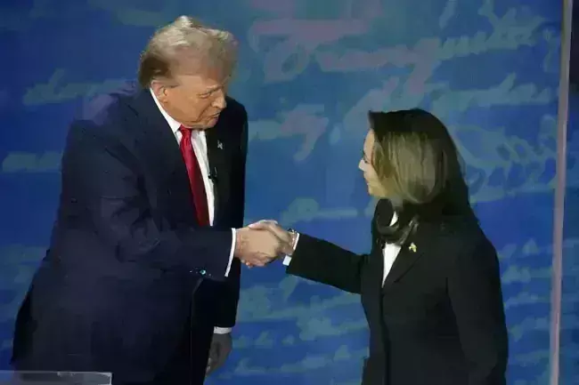US Presidential Debate: వాడీవేడిగా ట్రంప్-హారిస్ తొలి డిబేట్ US Presidential Debate: వాడీవేడిగా ట్రంప్-హారిస్ తొలి డిబేట్