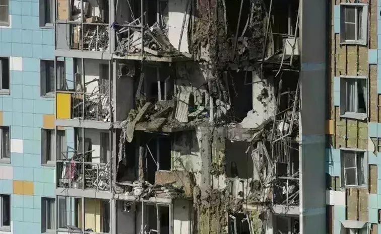 Russia-Ukraine War:  రష్యాపై 140 డ్రోన్లతో ఉక్రెయిన్ భారీ దాడి Russia-Ukraine War:  రష్యాపై 140 డ్రోన్లతో ఉక్రెయిన్ భారీ దాడి