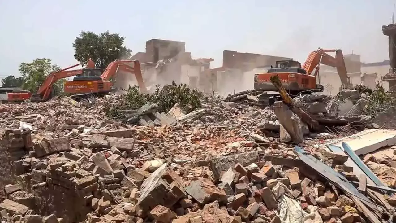 TG : 23 ప్రాంతాల్లో కూల్చివేతలు.. 111.71 ఎకరాల భూమిని స్వాధీనం TG : 23 ప్రాంతాల్లో కూల్చివేతలు.. 111.71 ఎకరాల భూమిని స్వాధీనం