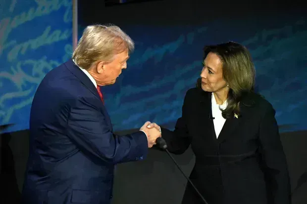 Kamala Harris: కమలాహారిస్ చెవి పోగులపై ఆసక్తికర చర్చ.. Kamala Harris: కమలాహారిస్ చెవి పోగులపై ఆసక్తికర చర్చ..