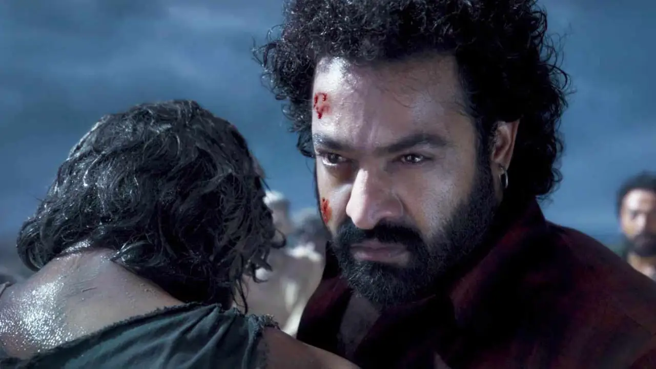 NTR - Devara 1 :  దేవర ట్రోలింగ్స్ వెనక ఉన్నది ఎవరు..? NTR - Devara 1 :  దేవర ట్రోలింగ్స్ వెనక ఉన్నది ఎవరు..?