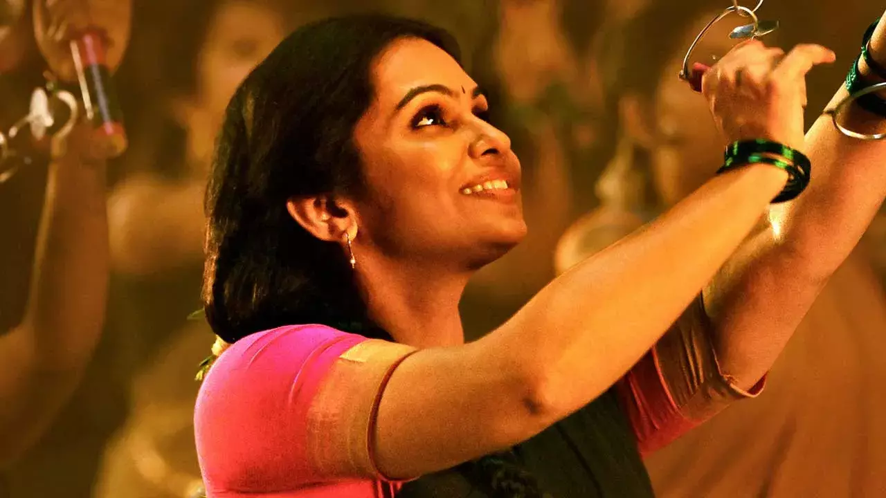 KA Movie : ట్రెడిషనల్ లుక్లో క బ్యూటీ KA Movie : ట్రెడిషనల్ లుక్లో క బ్యూటీ