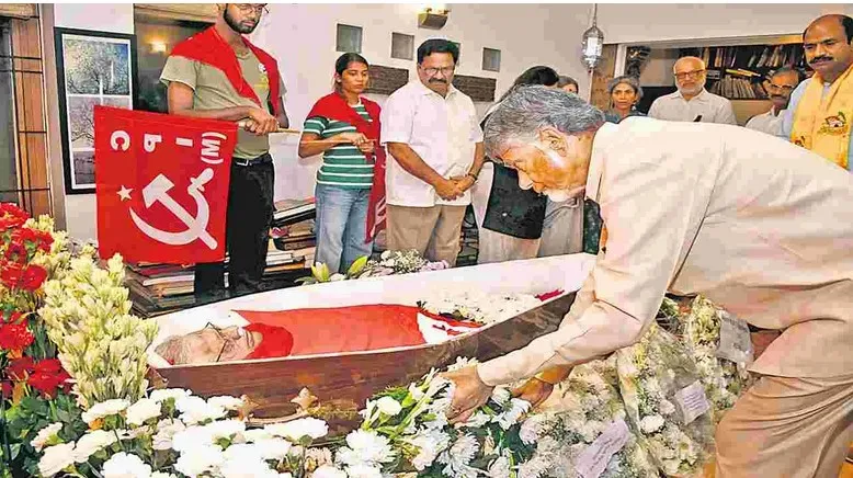 AIIMS: నేడు ఎయిమ్స్కు సీతారాం ఏచూరి పార్థివదేహం AIIMS: నేడు ఎయిమ్స్కు సీతారాం ఏచూరి పార్థివదేహం