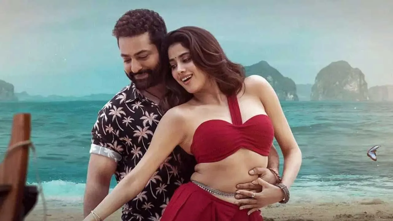 Devara : ఇదెక్కడి మాస్రా మావ.. బియాండ్ ఫెస్ట్లో దేవర రెడ్ కార్పెట్ ప్రీమియర్.. Devara : ఇదెక్కడి మాస్రా మావ.. బియాండ్ ఫెస్ట్లో దేవర రెడ్ కార్పెట్ ప్రీమియర్..