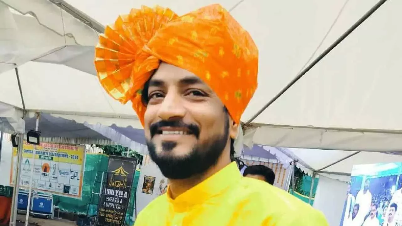 Software Engineer : వేలంలో లడ్డూ దక్కించుకుని.. గుండెపోటుతో సాఫ్ట్ వేర్ ఇంజనీర్ మృతి Software Engineer : వేలంలో లడ్డూ దక్కించుకుని.. గుండెపోటుతో సాఫ్ట్ వేర్ ఇంజనీర్ మృతి