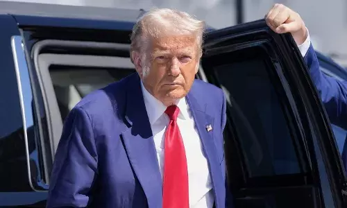 Donald Trump: అమెరికాలో మరోసారి  కాల్పుల కలకలం.. డొనాల్డ్ ట్రంప్ సురక్షితం Donald Trump: అమెరికాలో మరోసారి  కాల్పుల కలకలం.. డొనాల్డ్ ట్రంప్ సురక్షితం