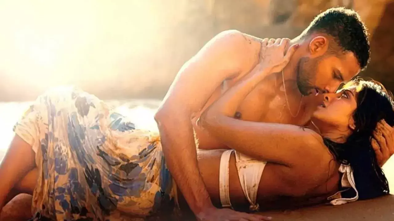 Malavika Mohanan : రొమాంటిక్ సీన్స్ చేయడం ఈజీ కాదు : మాళవికా మోహనన్ Malavika Mohanan : రొమాంటిక్ సీన్స్ చేయడం ఈజీ కాదు : మాళవికా మోహనన్