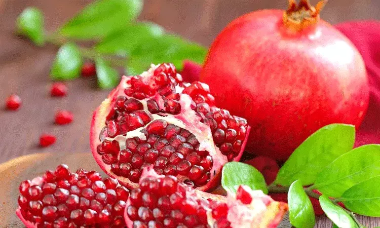 సూపర్ హెల్తీ ఫ్రూట్ దానిమ్మ.. ప్రతి రోజు మీ ప్లేట్లో ఉండాలని నిపుణుల సలహా సూపర్ హెల్తీ ఫ్రూట్ దానిమ్మ.. ప్రతి రోజు మీ ప్లేట్లో ఉండాలని నిపుణుల సలహా