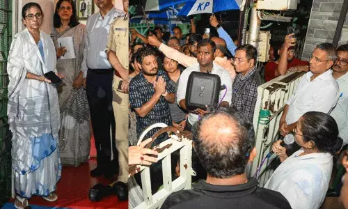 నిరసన తెలుపుతున్న వైద్యులకు చివరి ఆహ్వానం పంపిన  మమత..