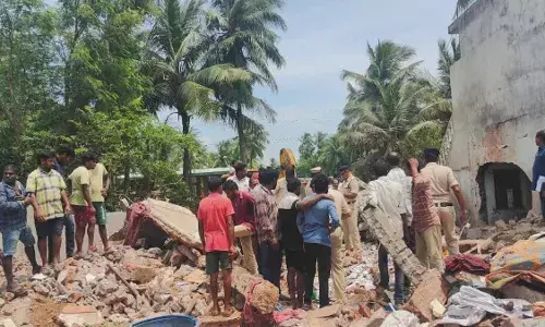 Amalapuram:  అమలాపురం బాణసంచా కేంద్రంలో పేలుడు