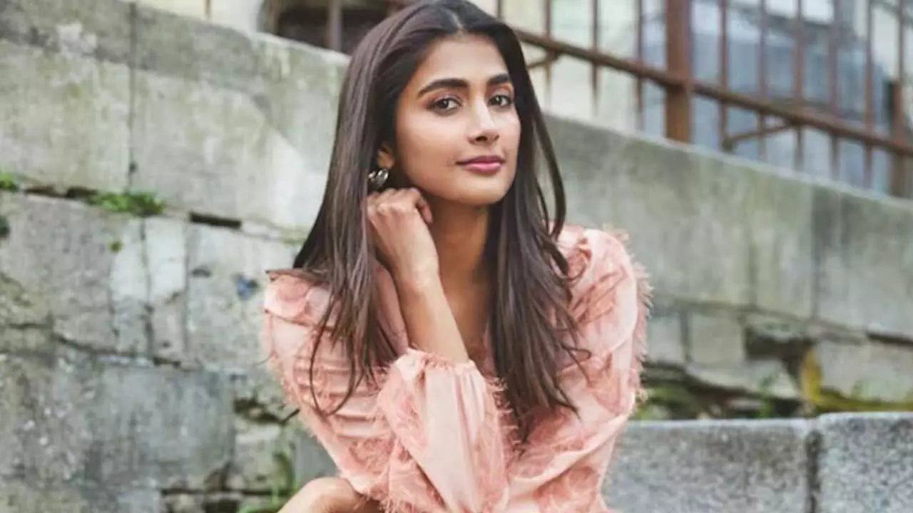 Pooja Hegde : పూజా హెగ్డే.. హిట్ ట్రాక్ ఎక్కెదెన్నడు? Pooja Hegde : పూజా హెగ్డే.. హిట్ ట్రాక్ ఎక్కెదెన్నడు?