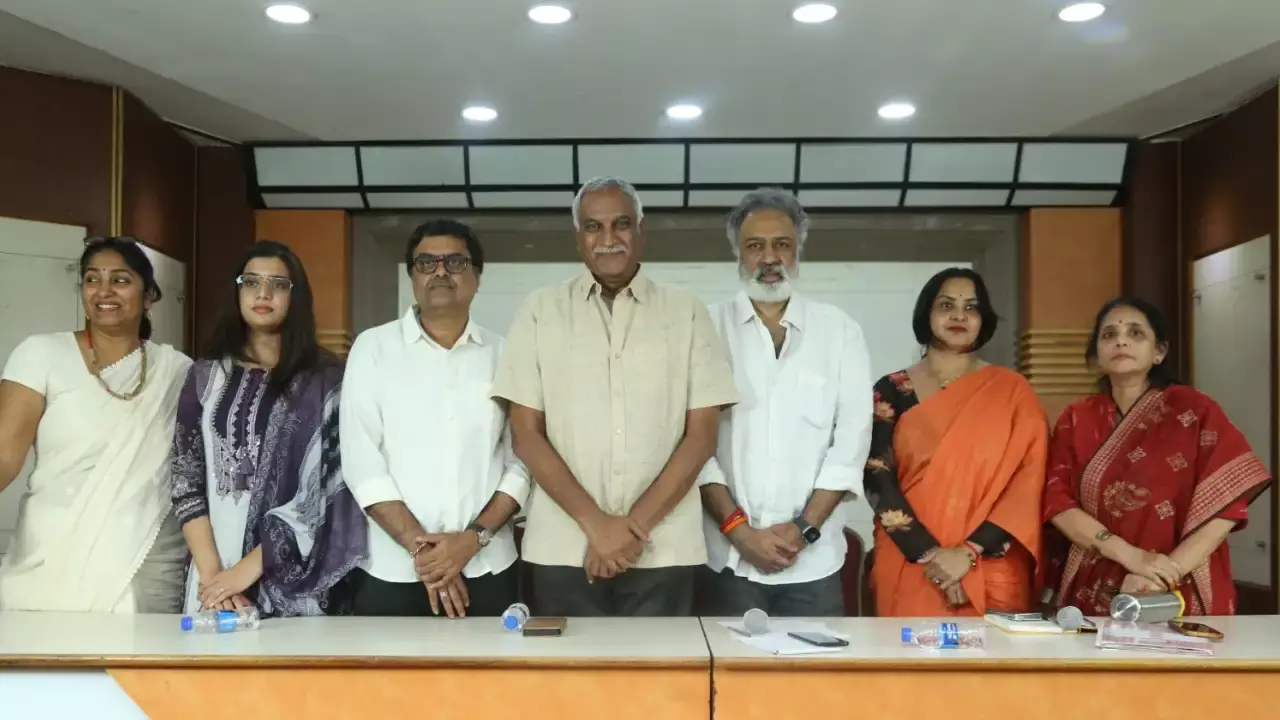 Choreographer Johny :  జానీ మాస్టర్ ఇష్యూతో అలెర్ట్ అయిన ఫిల్మ్ ఛాంబర్ Choreographer Johny :  జానీ మాస్టర్ ఇష్యూతో అలెర్ట్ అయిన ఫిల్మ్ ఛాంబర్