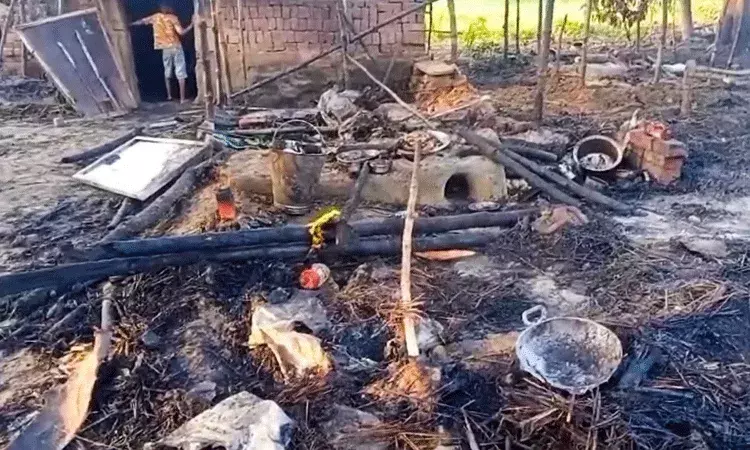 Bihar: భూ వివాదంలో దళితుల ఇళ్లకు నిప్పు .. 80 ఇళ్లు దగ్ధం