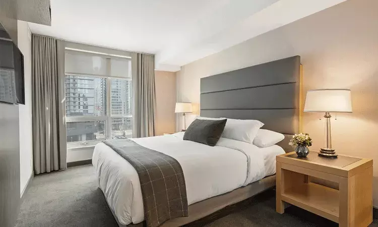 హోటల్ గదిలో సీక్రెట్ కెమెరాలు.. గుర్తించే 10 మార్గాలు