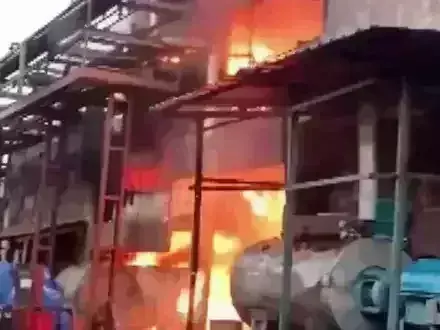 Fire Accident: కెమికల్ కంపెనీలో మంటలు...ఆరుగురు సజీవ దహనం! Fire Accident: కెమికల్ కంపెనీలో మంటలు...ఆరుగురు సజీవ దహనం!