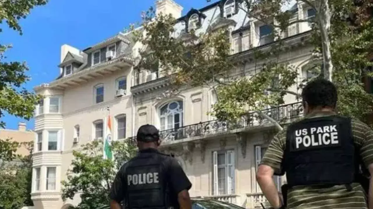 Indian Embassy Officer : అమెరికాలో ఇండియన్ ఎంబసీ ఆఫీసర్ అనుమానాస్పద మృతి