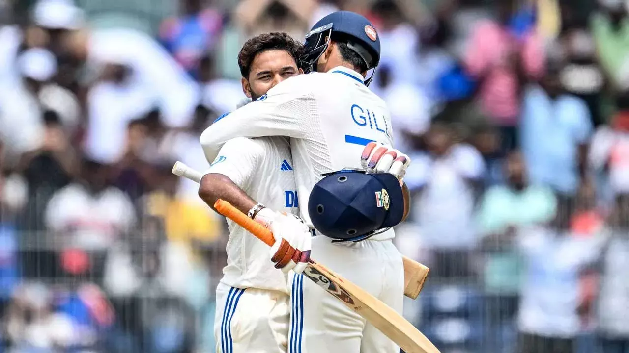 TeamIndia : గెలుపు దిశగా భారత్ .. సెంచరీలతో కదం తొక్కిన పంత్, గిల్ TeamIndia : గెలుపు దిశగా భారత్ .. సెంచరీలతో కదం తొక్కిన పంత్, గిల్