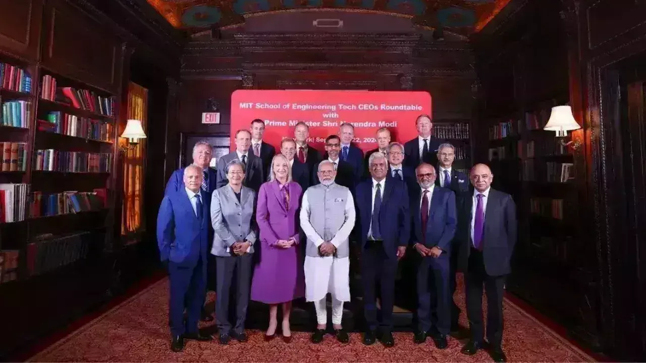 PM Modi:  15 మంది టాప్ టెక్ సీఈవోలతో ప్రధాని మోదీ రౌండ్ టేబుల్ సమావేశం PM Modi:  15 మంది టాప్ టెక్ సీఈవోలతో ప్రధాని మోదీ రౌండ్ టేబుల్ సమావేశం