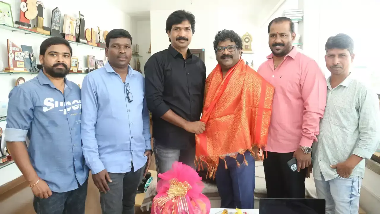 Chandrabose :  ప్రణయ గోదావరి నుంచి అందమైన పాట విడుదల చేసిన చంద్రబోస్ Chandrabose :  ప్రణయ గోదావరి నుంచి అందమైన పాట విడుదల చేసిన చంద్రబోస్