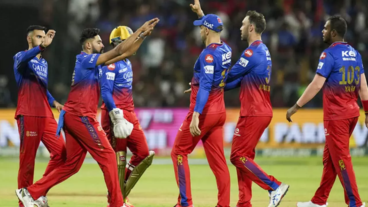 RCB : ఆర్సీబీ నుంచి ముగ్గురు స్టార్ ప్లేయర్స్ ఔట్? RCB : ఆర్సీబీ నుంచి ముగ్గురు స్టార్ ప్లేయర్స్ ఔట్?
