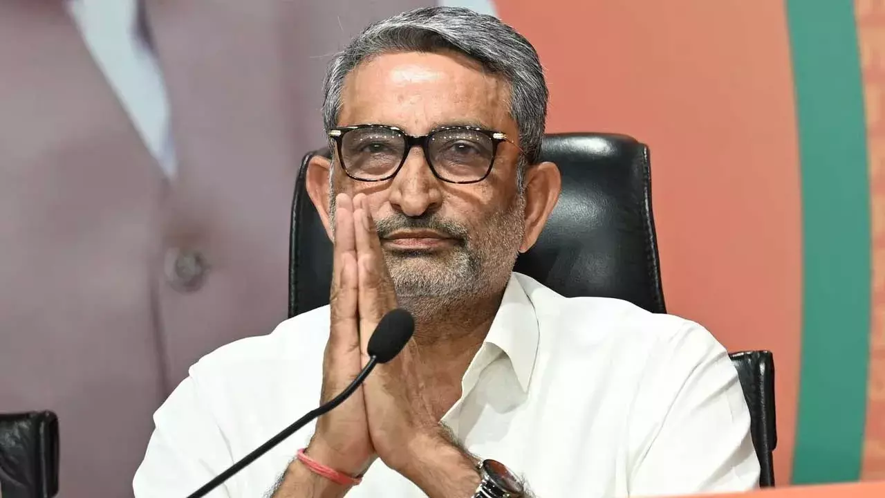 AAP MLA : బీజేపీలో చేరిన ఆప్ ఎమ్మెల్యేపై వేటు AAP MLA : బీజేపీలో చేరిన ఆప్ ఎమ్మెల్యేపై వేటు