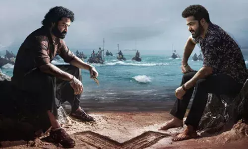 Devara : పాల్వంచ థియేటర్లో ఎన్టీఆర్ అభిమానుల రచ్చ Devara : పాల్వంచ థియేటర్లో ఎన్టీఆర్ అభిమానుల రచ్చ