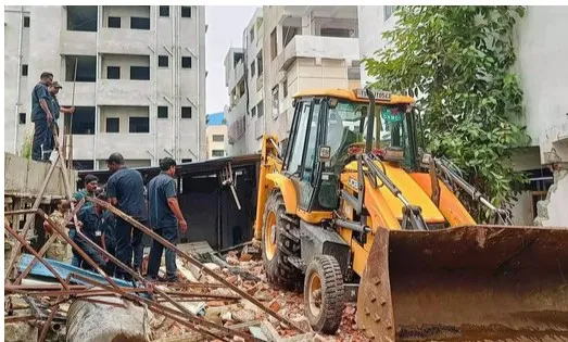 HYDRA: హైడ్రా ఆదేశాలకు భయపడి మహిళ ఆత్మహత్య HYDRA: హైడ్రా ఆదేశాలకు భయపడి మహిళ ఆత్మహత్య